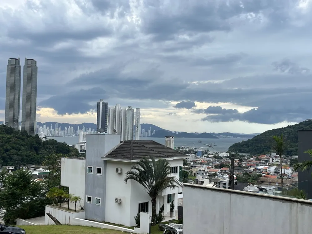 Terreno para venda no bairro Barra em Balneário Camboriú