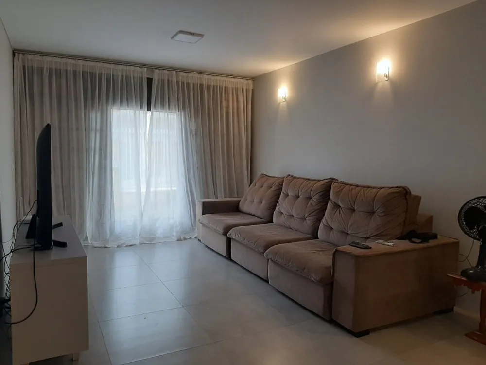 Excelente oportunidade de adquirir uma belíssima casa no Centro de Balneário Piçarras! 