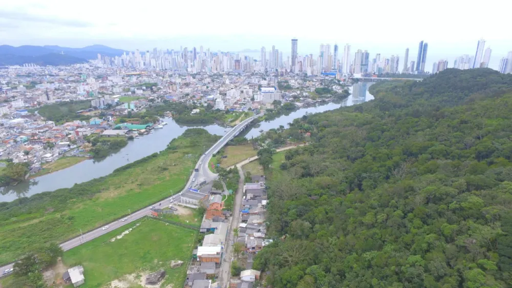 Terreno para venda no bairro Nova Esperança em Balneário Camboriú