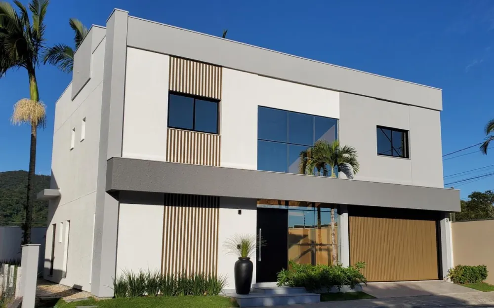 Casa 4 quartos para venda no bairro Barra em Balneário Camboriú
