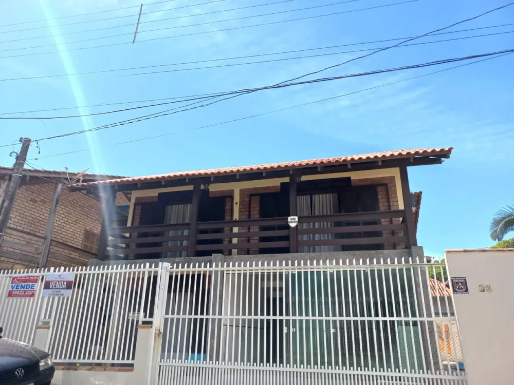 Excelente oportunidade de adquirir uma belíssima casa no Centro de Balneário Piçarras! 