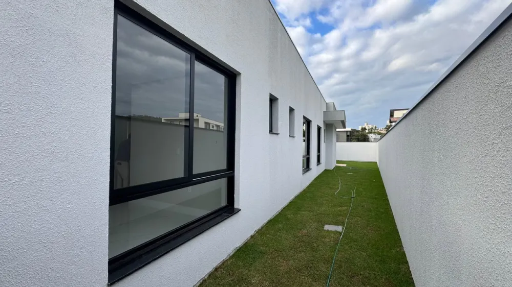 Casa 4 quartos para venda no bairro Santa Regina em Camboriú