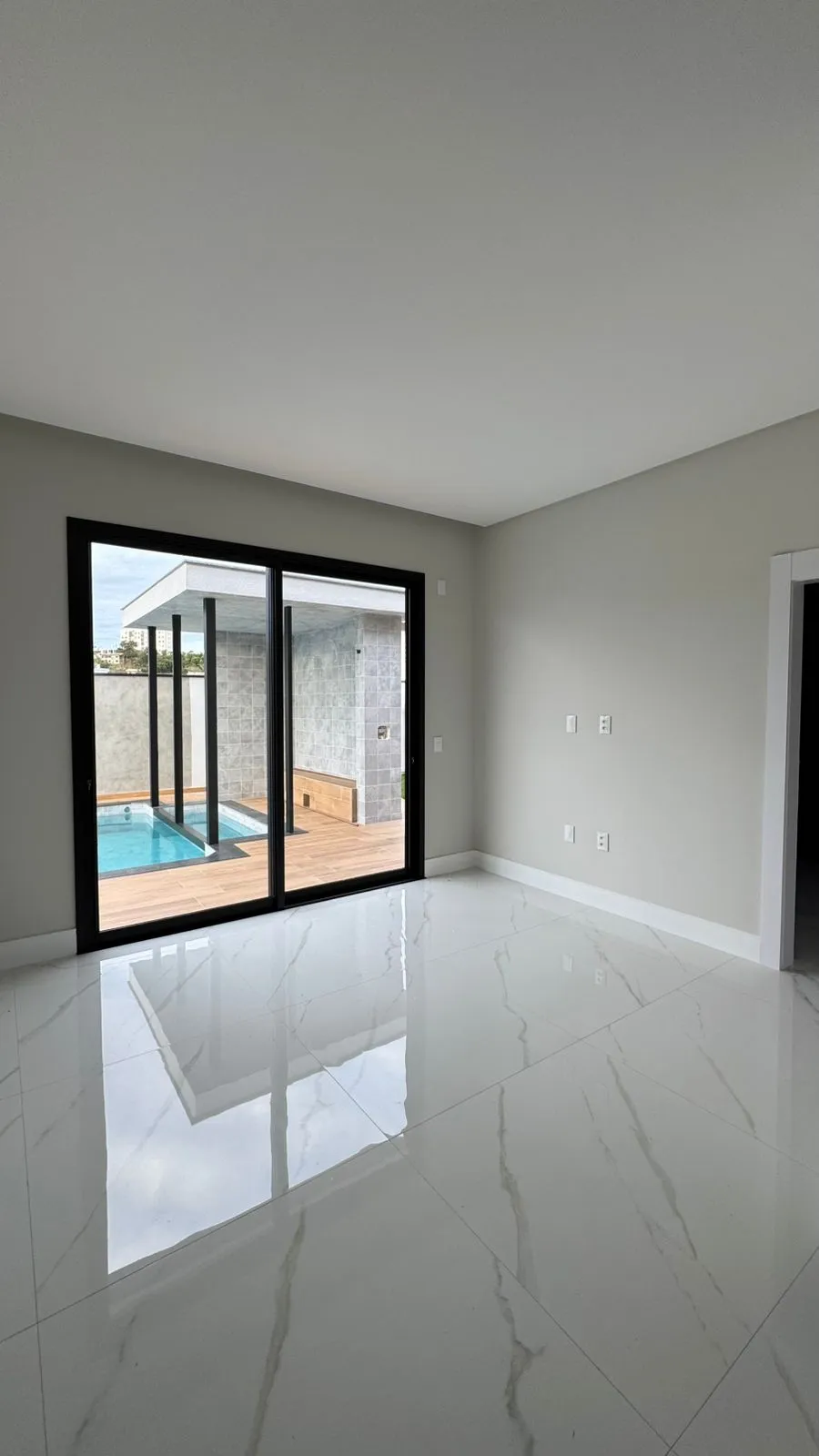Casa 4 quartos para venda no bairro Santa Regina em Camboriú