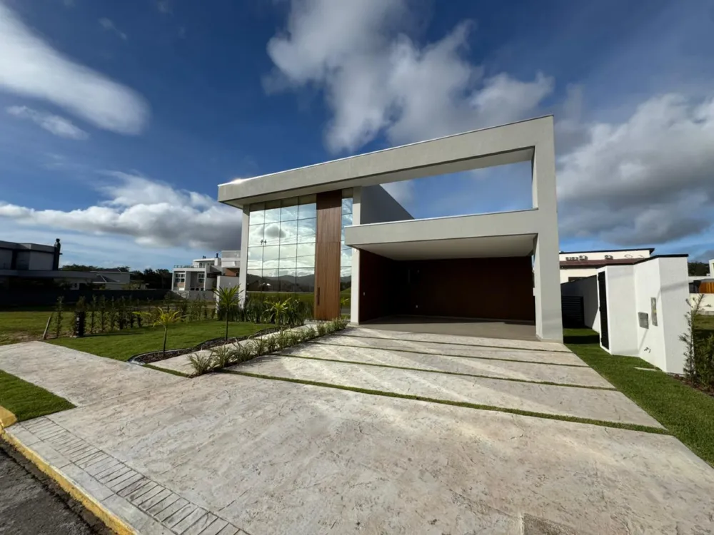 Casa 4 quartos para venda no bairro Santa Regina em Camboriú