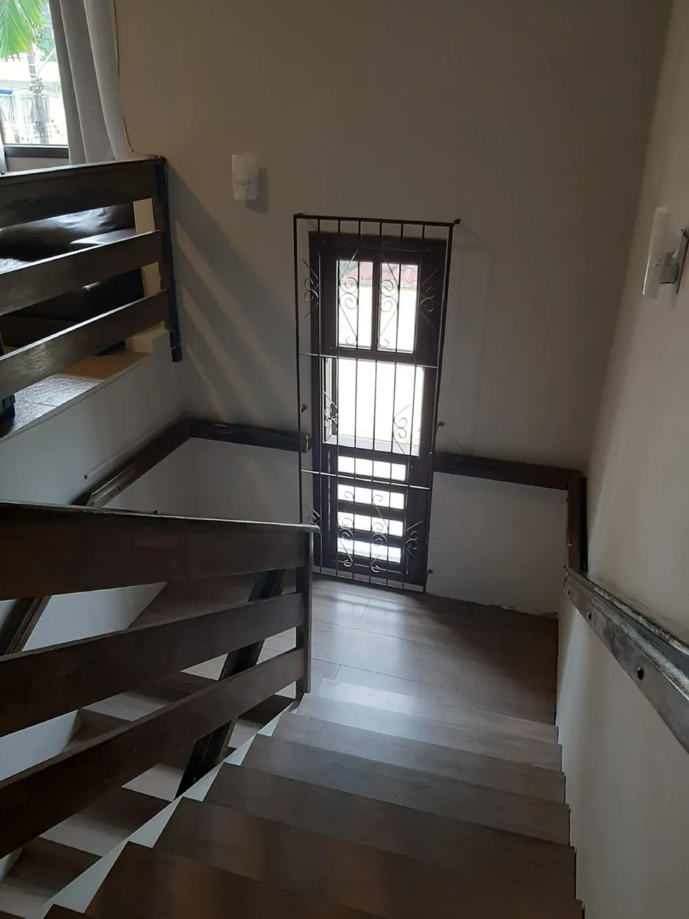 Excelente oportunidade de adquirir uma belíssima casa no Centro de Balneário Piçarras! 