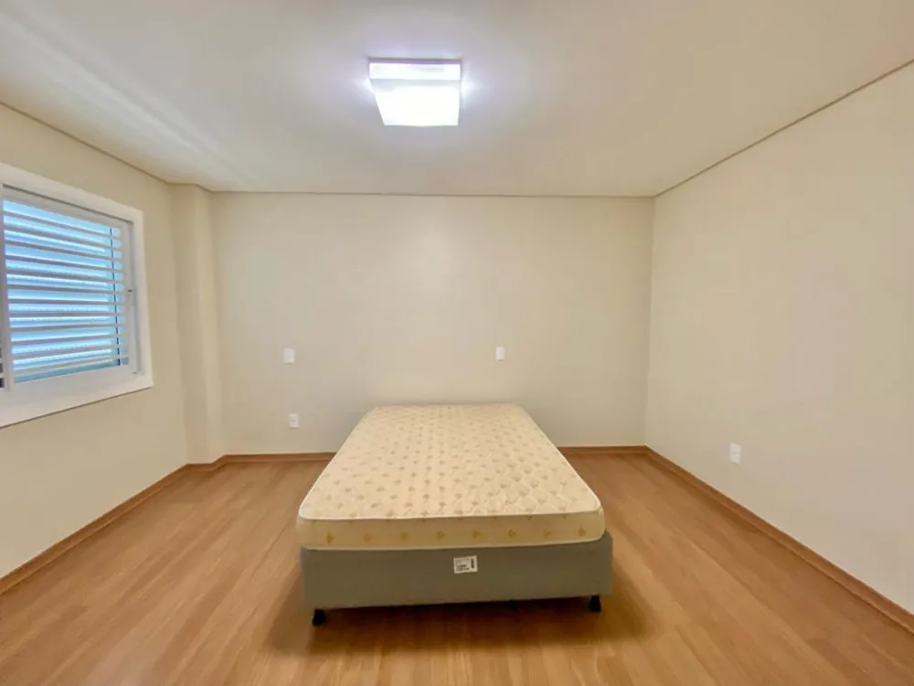 Casa 7 quartos para venda no bairro Meia Praia em Navegantes
