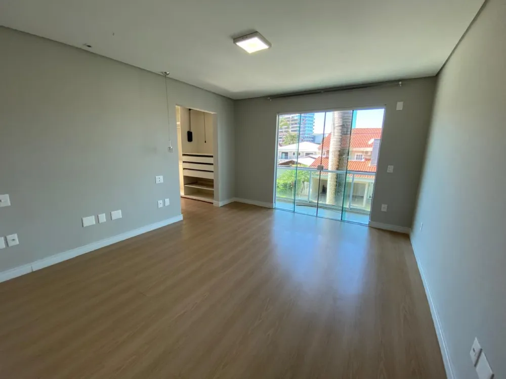 Casa 6 quartos para venda no bairro Estados em Balneário Camboriú