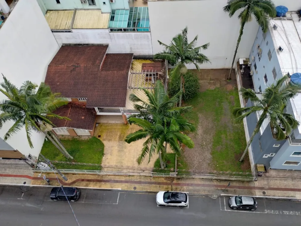 Terreno para venda no bairro Centro em Balneário Camboriú