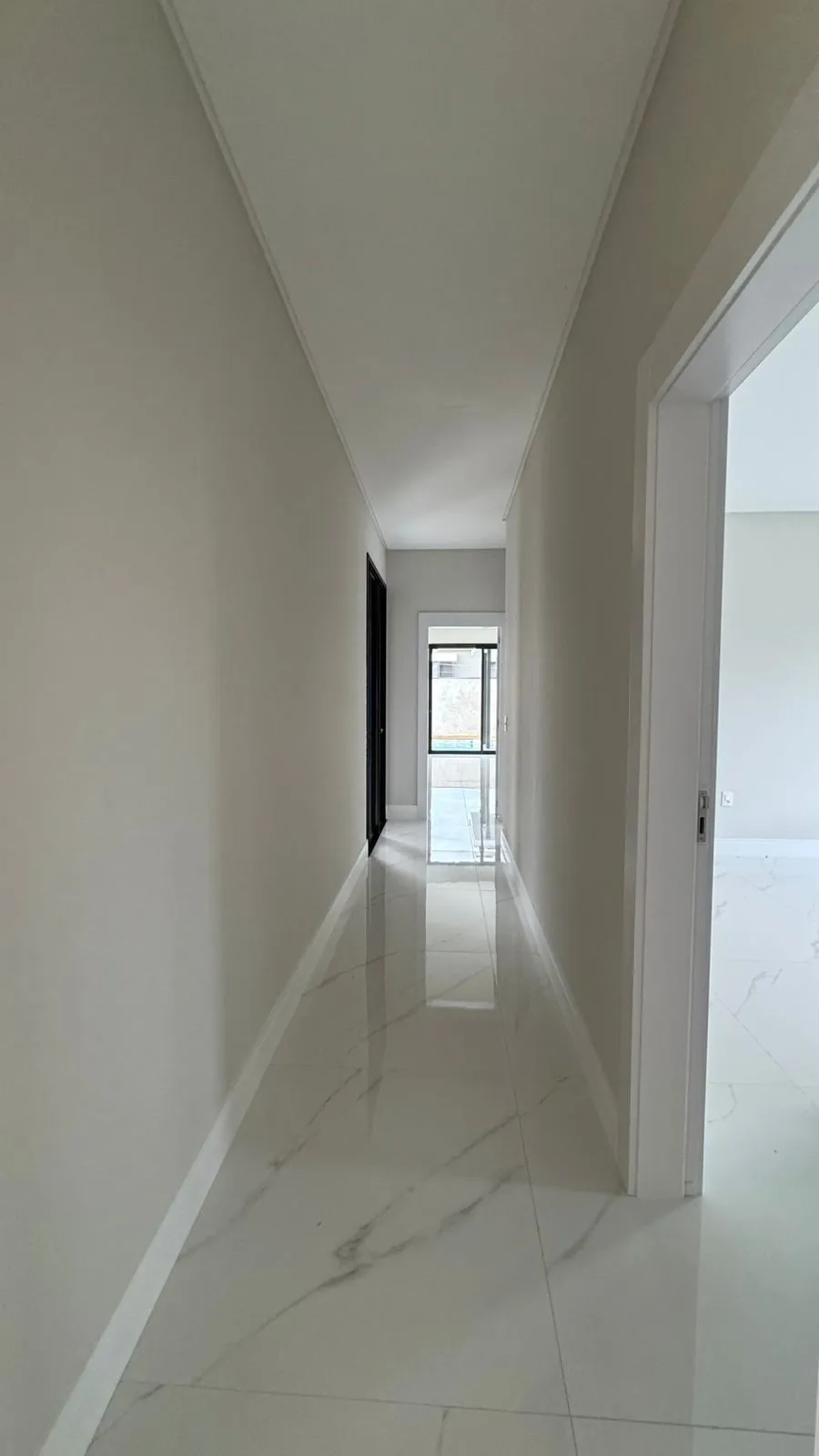 Casa 4 quartos para venda no bairro Santa Regina em Camboriú