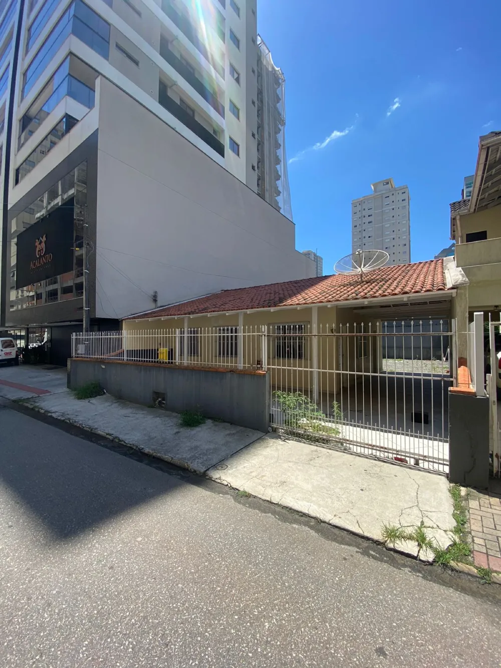 Casa 3 quartos para venda no bairro Meia Praia em Itapema