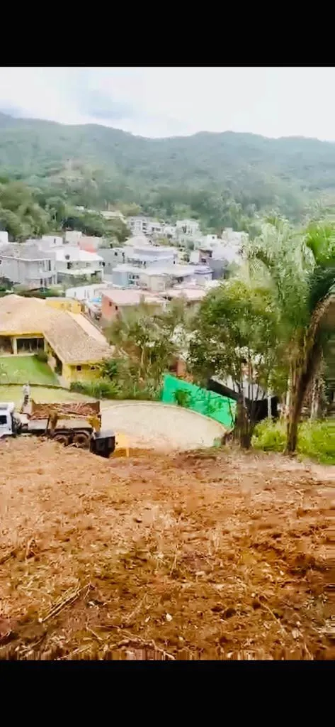 Casa 4 quartos para venda no bairro Ariribá em Balneário Camboriú