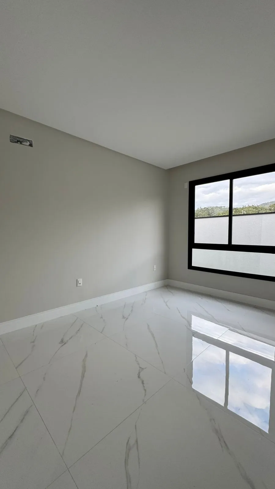 Casa 4 quartos para venda no bairro Santa Regina em Camboriú