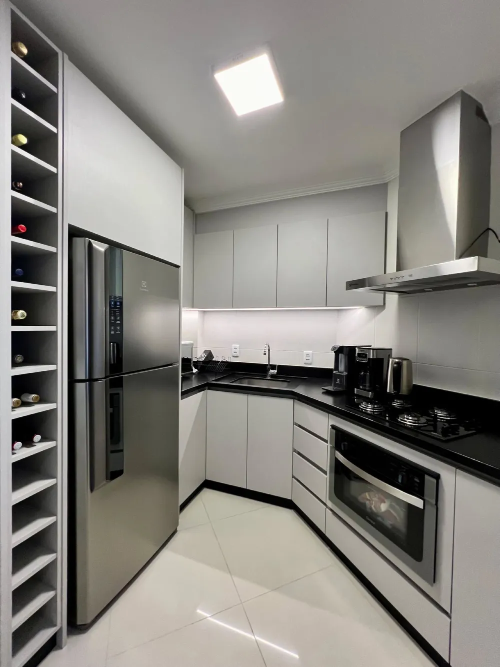 Apartamento à Venda – Centro de Balneário Camboriú Valor: R$ 1.850.000,00