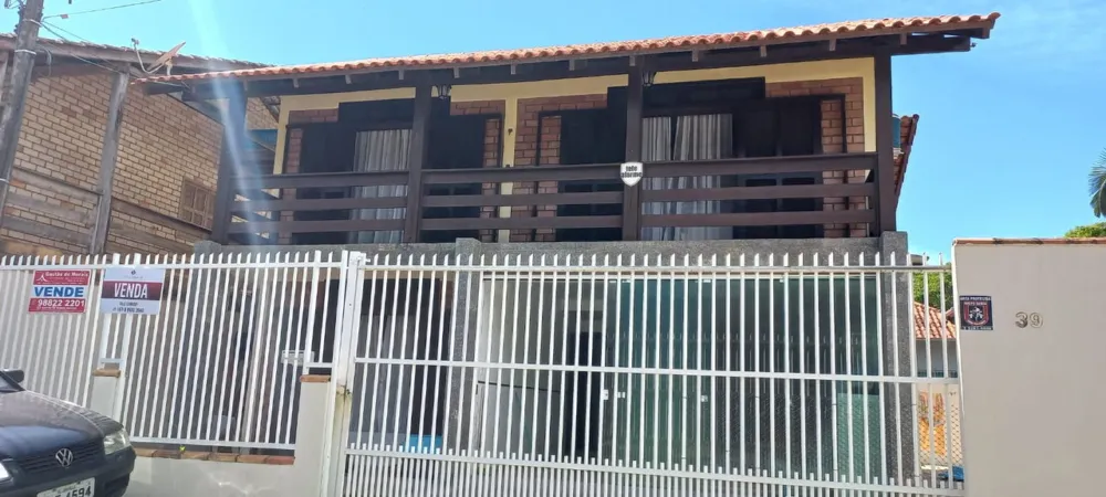 Excelente oportunidade de adquirir uma belíssima casa no Centro de Balneário Piçarras! 