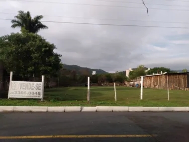 Terreno para venda no bairro Centro em Balneário Camboriú