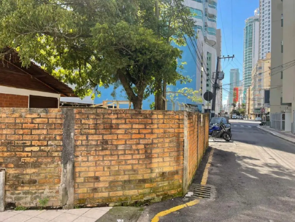 Terreno para venda no bairro Centro em Balneário Camboriú