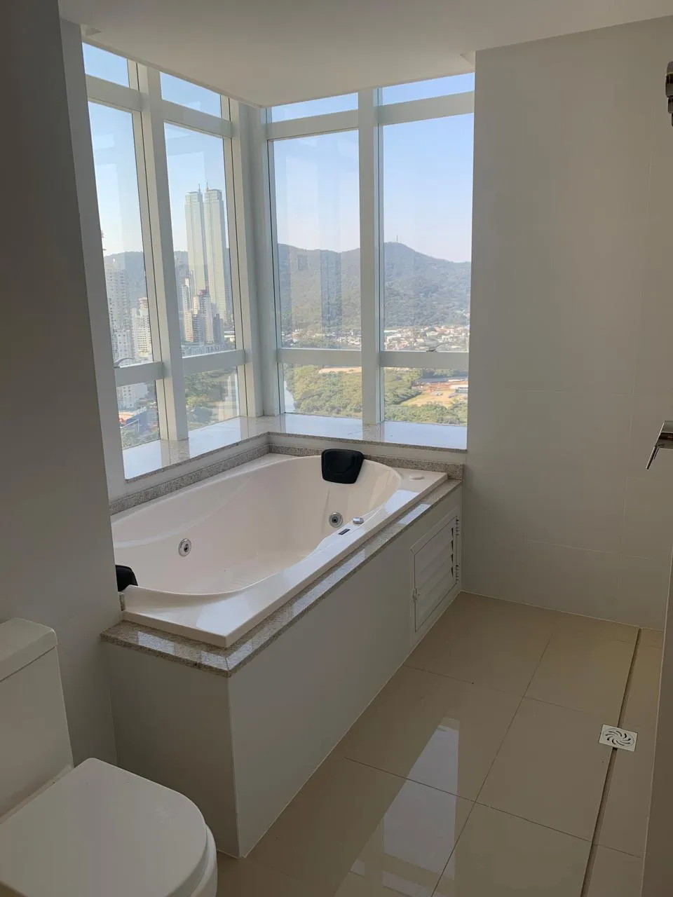 Apartamento 3 quartos para venda no bairro Barra Sul em Balneário Camboriú