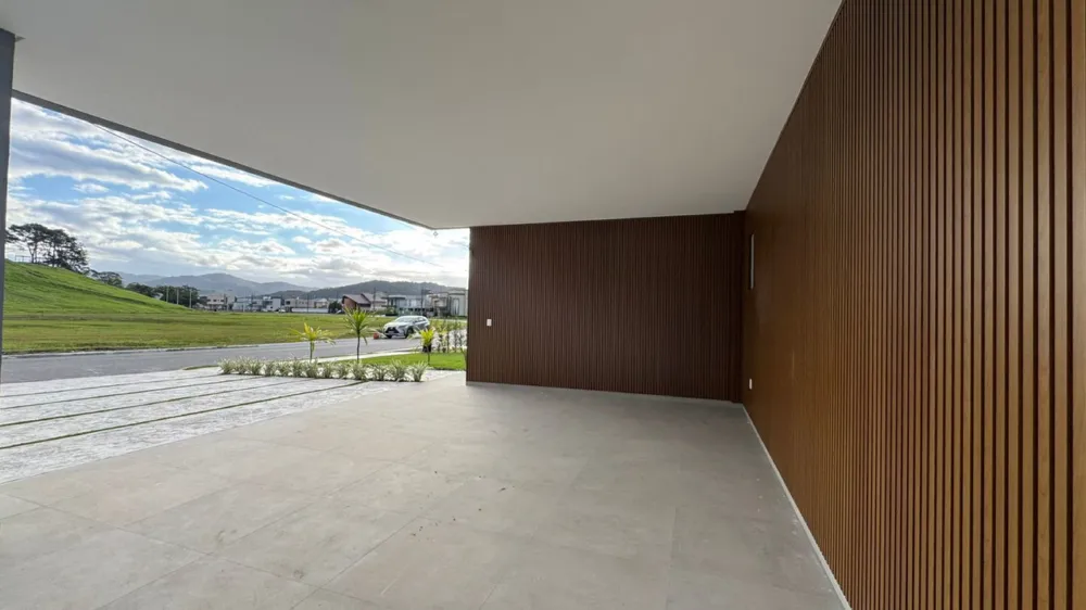 Casa 4 quartos para venda no bairro Santa Regina em Camboriú