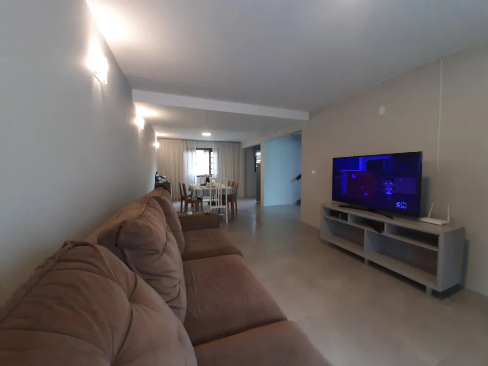 Excelente oportunidade de adquirir uma belíssima casa no Centro de Balneário Piçarras! 