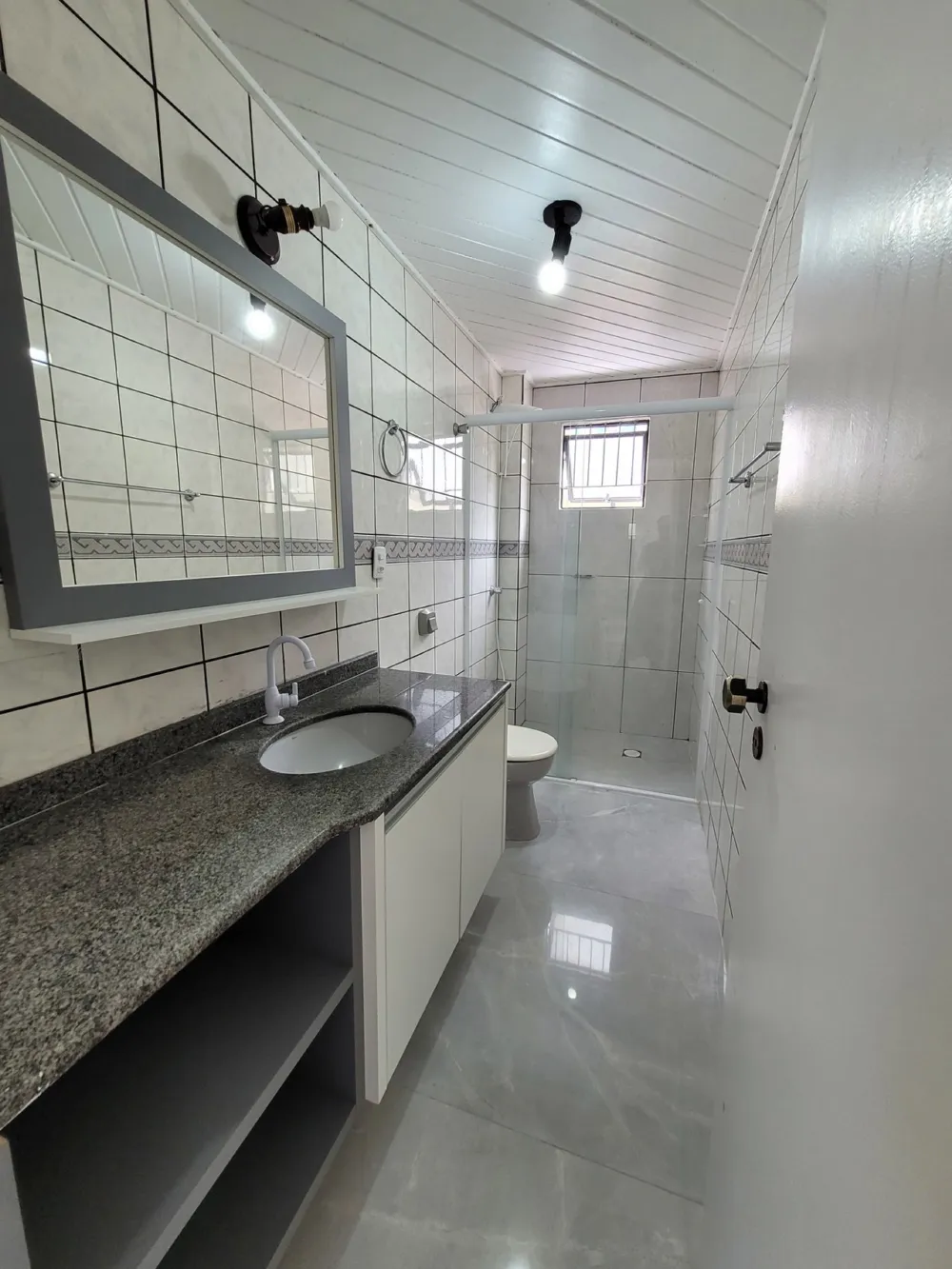 Apto diferenciado 2 quartos para venda no bairro Meia Praia em Itapema
