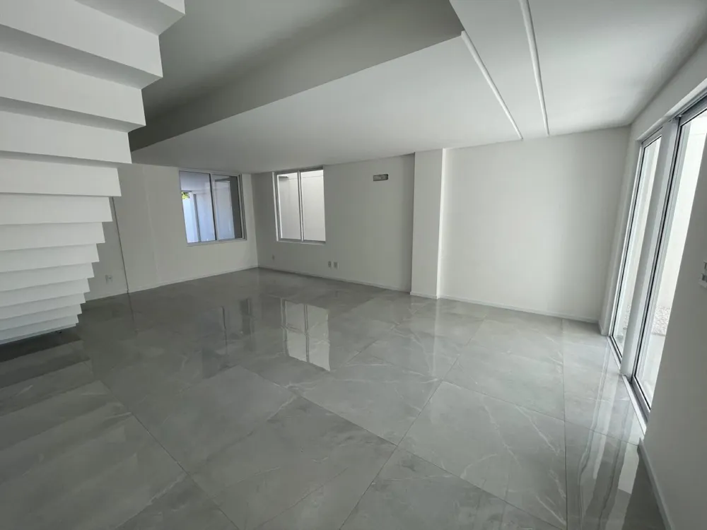 Casa 3 quartos para venda no bairro São João em Itajaí