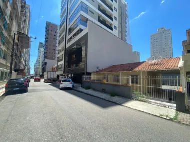 Casa 3 quartos para venda no bairro Meia Praia em Itapema