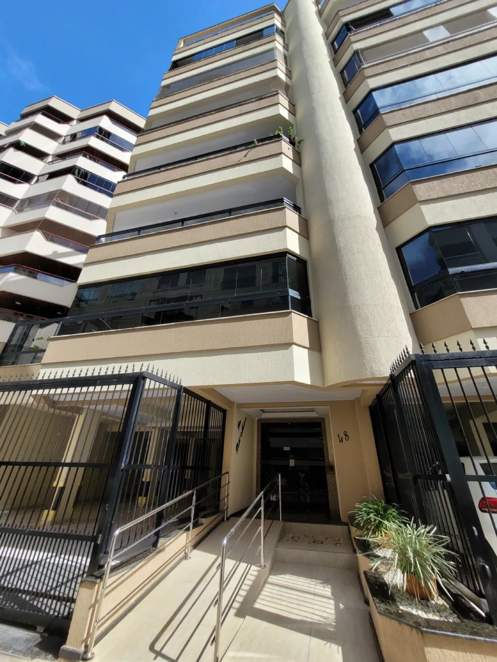 Apto diferenciado 2 quartos para venda no bairro Meia Praia em Itapema