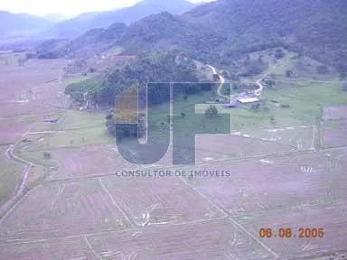 Essa fazenda no bairro Penha, em Paulo Lopes/SC, é uma oportunidade excepcional 