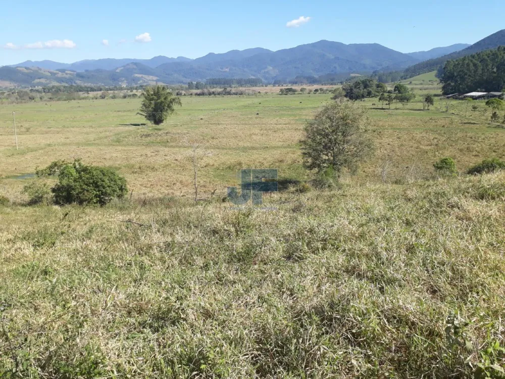 Essa fazenda no bairro Penha, em Paulo Lopes/SC, é uma oportunidade excepcional 