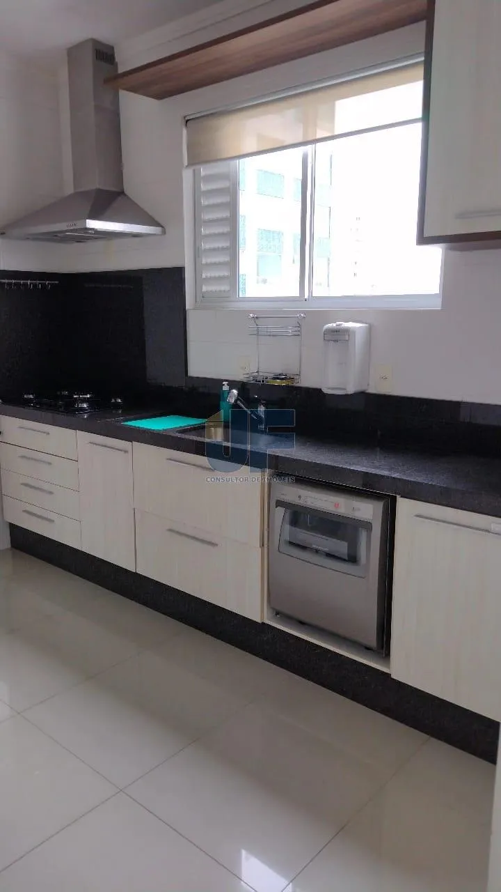 Ótima oportunidade de compra! Este belo apartamento localizado no centro de Balneário Camboriú