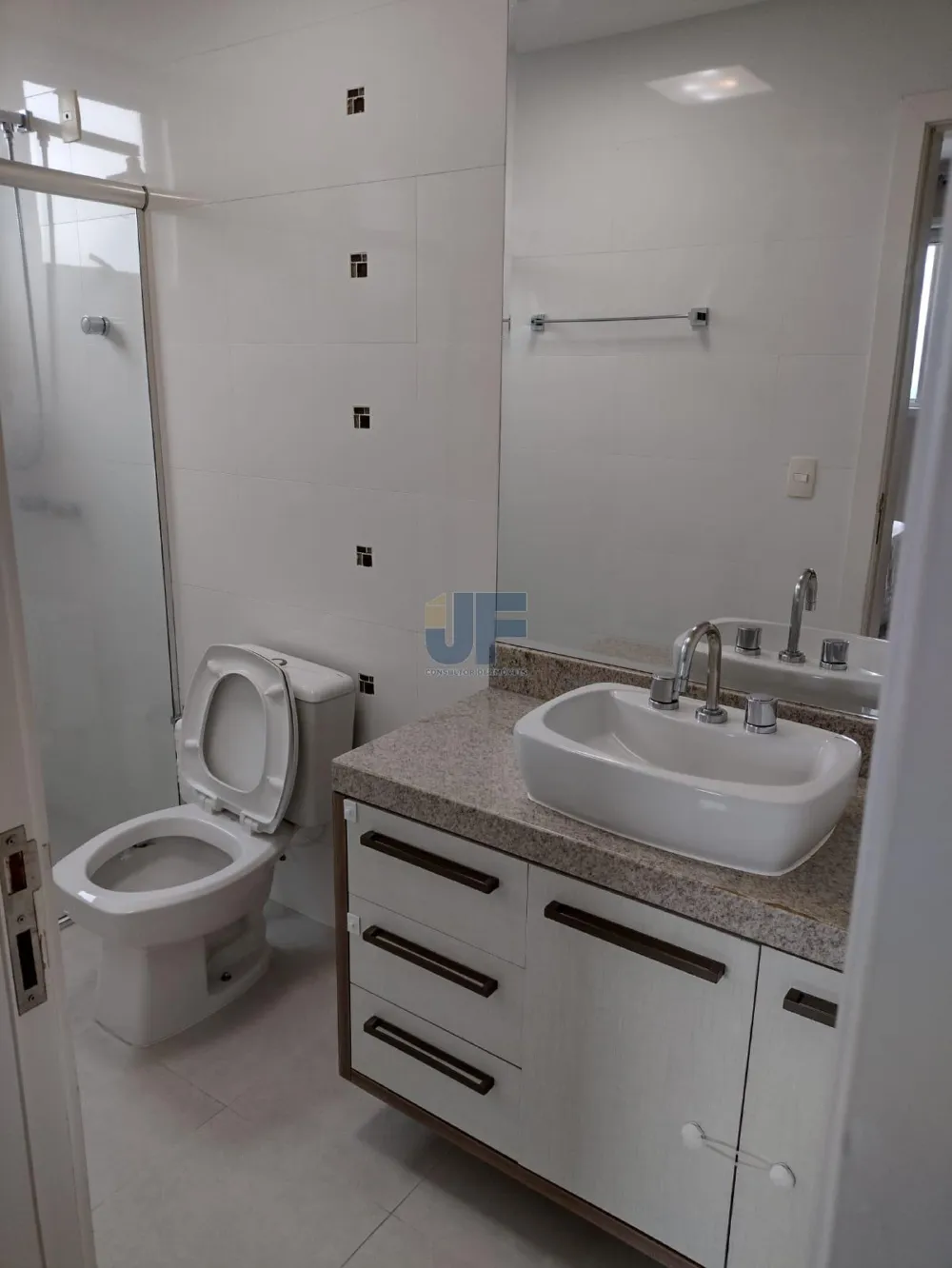 Ótima oportunidade de compra! Este belo apartamento localizado no centro de Balneário Camboriú