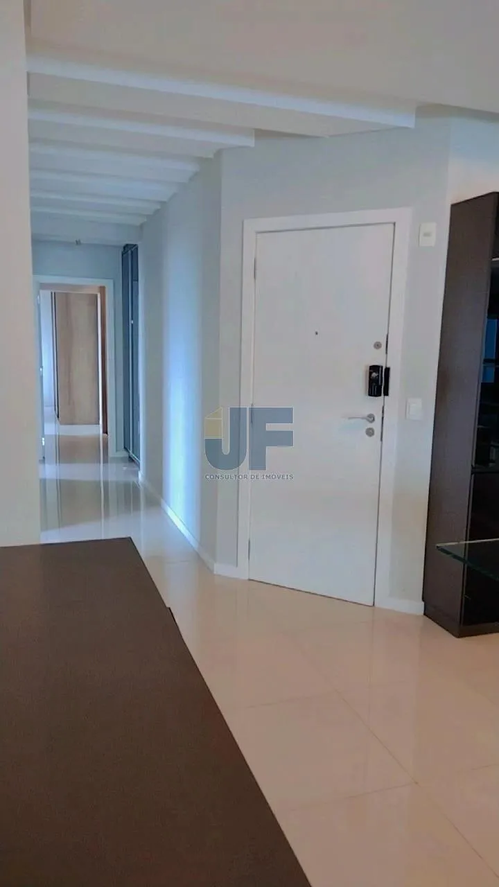 Ótima oportunidade de compra! Este belo apartamento localizado no centro de Balneário Camboriú