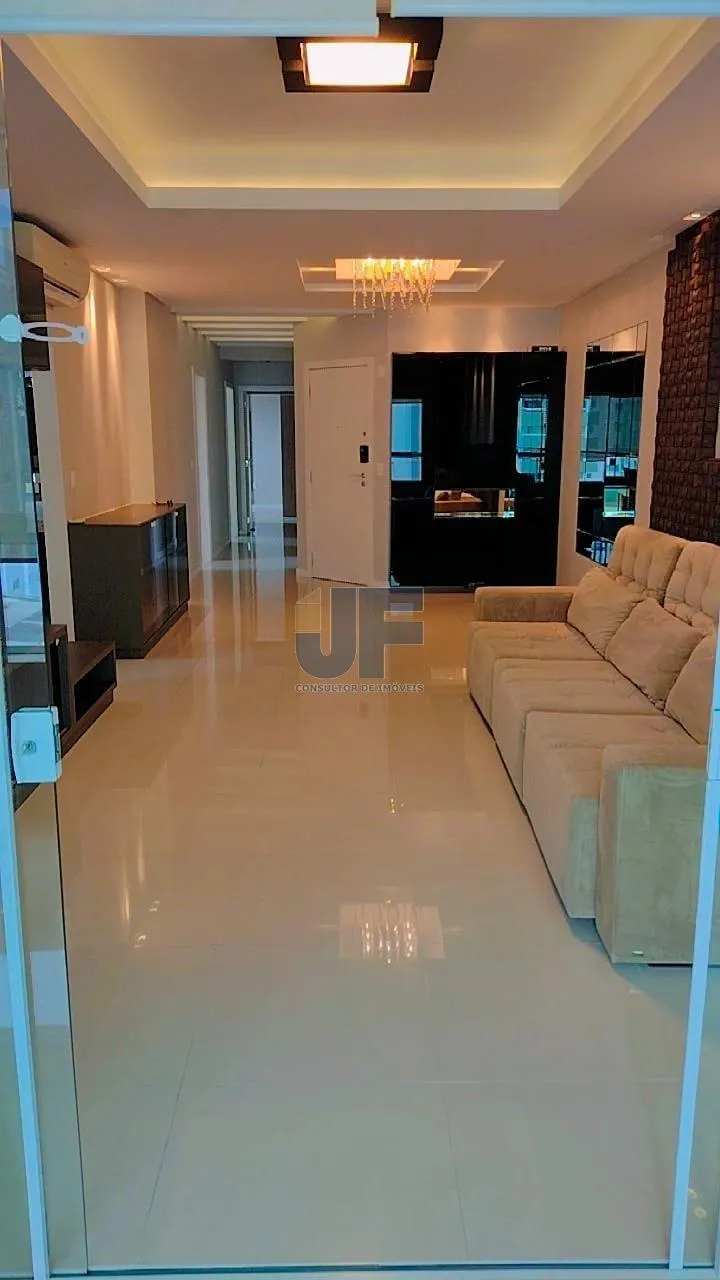 Ótima oportunidade de compra! Este belo apartamento localizado no centro de Balneário Camboriú
