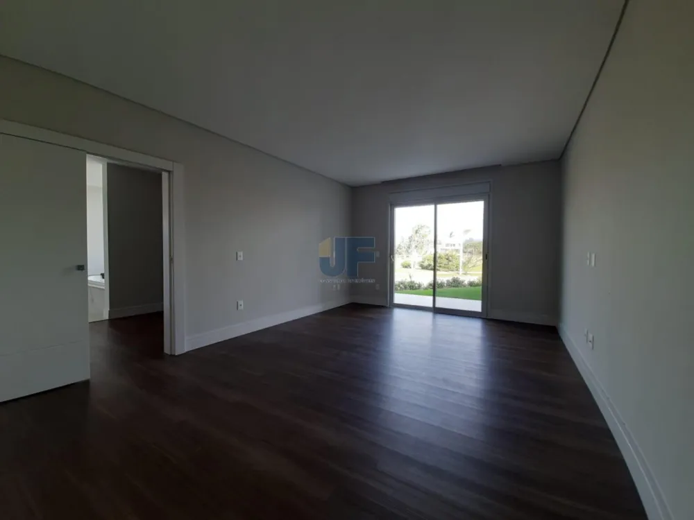 "Imperdível oportunidade de compra! Linda casa à venda no centro de Camboriú.
