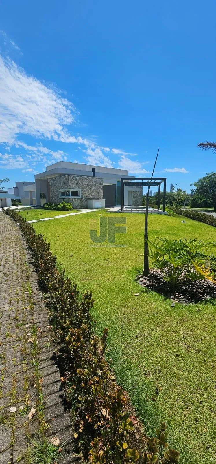 "Imperdível oportunidade de compra! Linda casa à venda no centro de Camboriú.