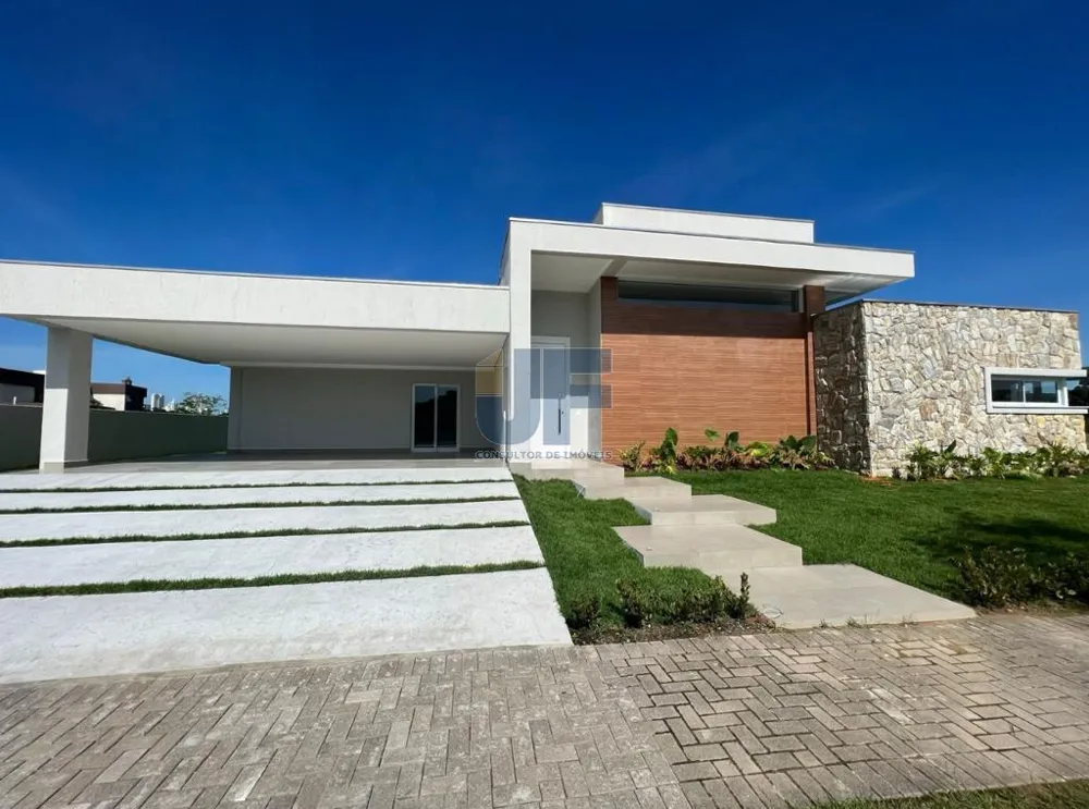 "Imperdível oportunidade de compra! Linda casa à venda no centro de Camboriú.