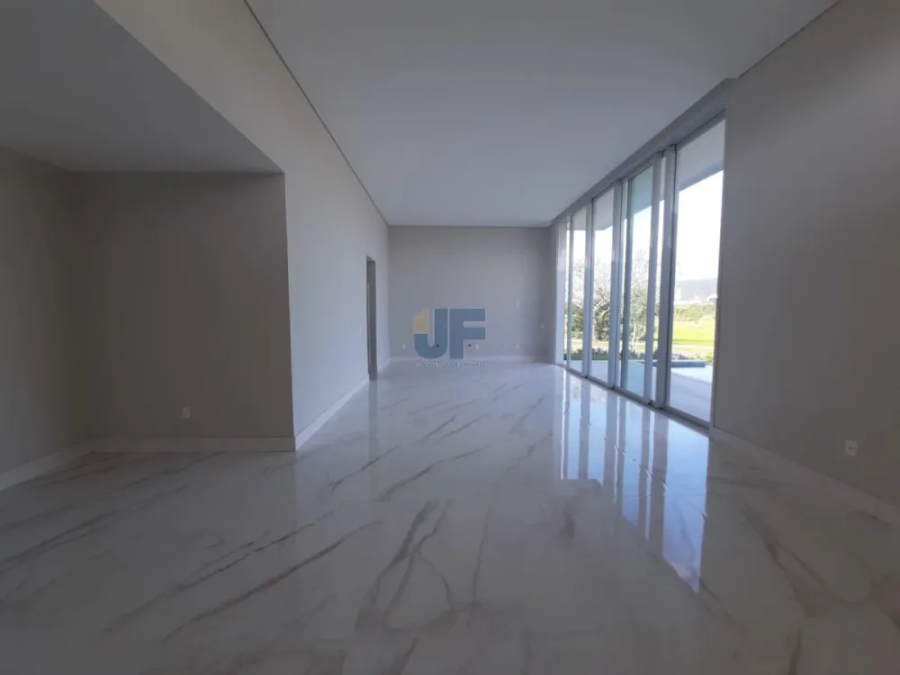 "Imperdível oportunidade de compra! Linda casa à venda no centro de Camboriú.