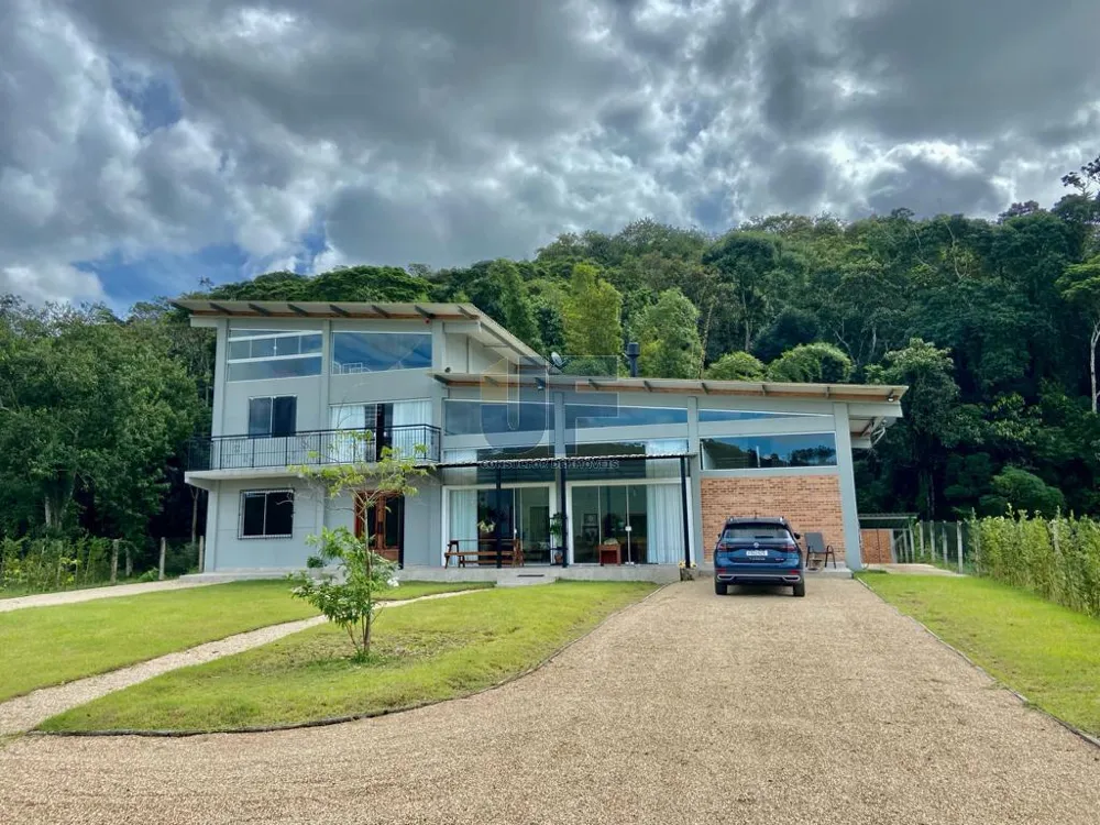 Vende-se um belíssimo Sítio/Chácara no centro da cidade de Itajaí. Com área tota