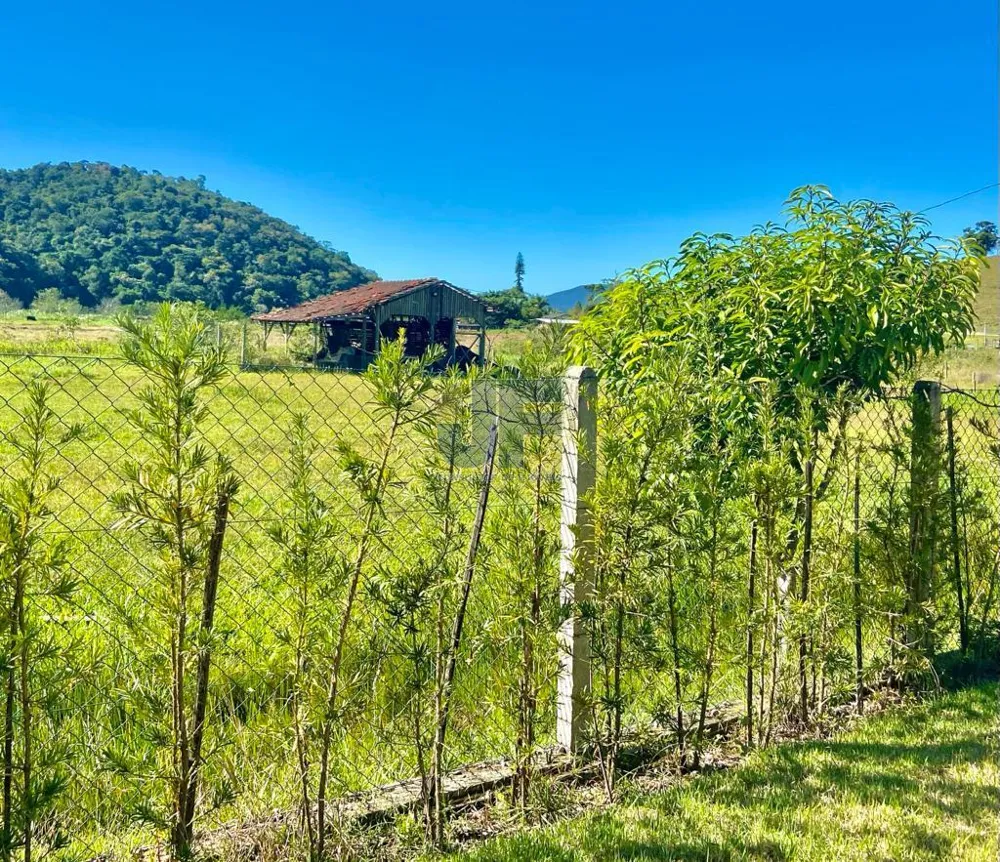 Vende-se um belíssimo Sítio/Chácara no centro da cidade de Itajaí. Com área tota