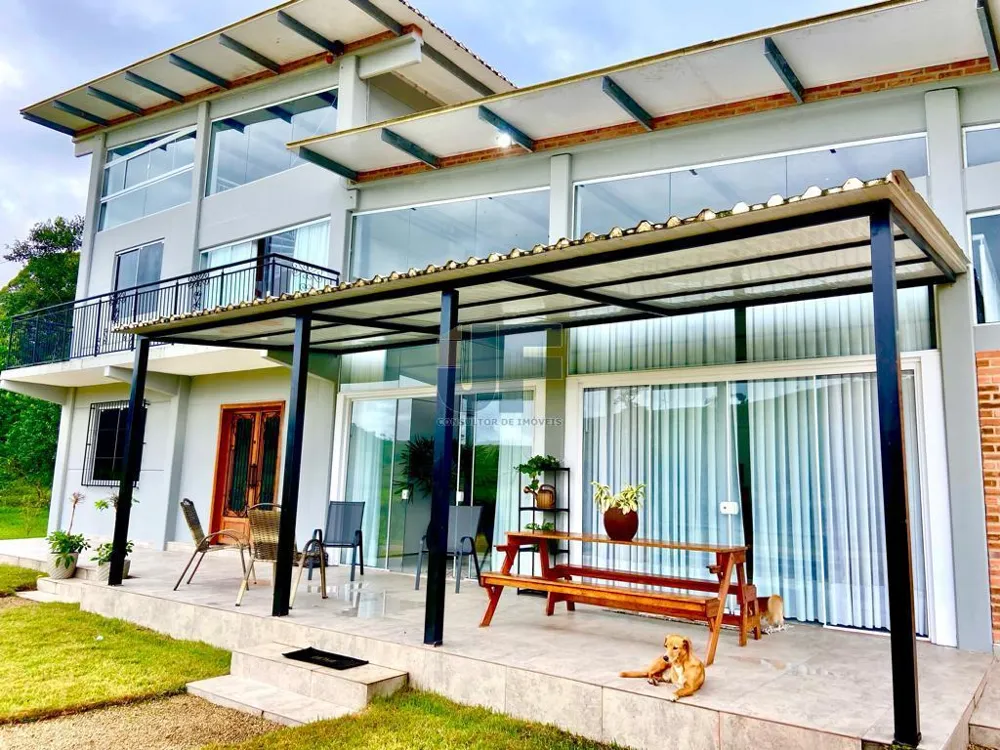 Vende-se um belíssimo Sítio/Chácara no centro da cidade de Itajaí. Com área tota