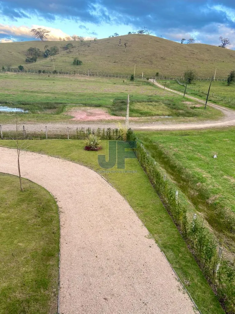 Vende-se um belíssimo Sítio/Chácara no centro da cidade de Itajaí. Com área tota