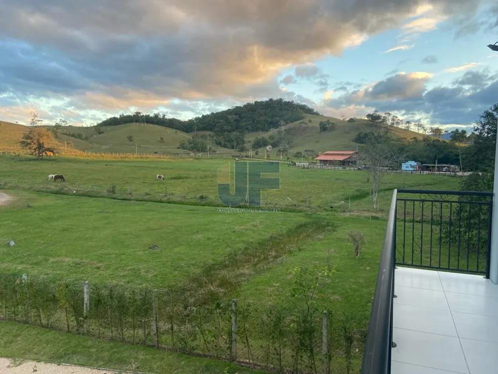 Vende-se um belíssimo Sítio/Chácara no centro da cidade de Itajaí. Com área tota