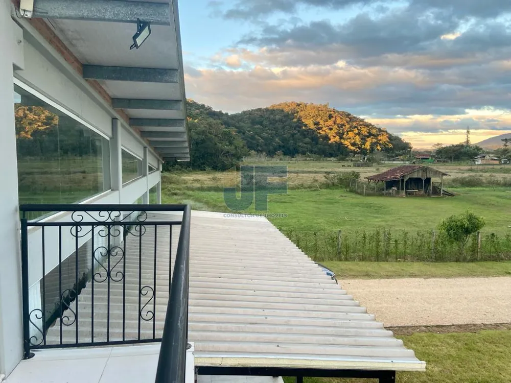 Vende-se um belíssimo Sítio/Chácara no centro da cidade de Itajaí. Com área tota
