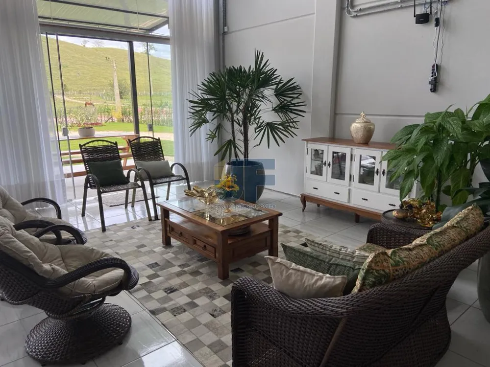 Vende-se um belíssimo Sítio/Chácara no centro da cidade de Itajaí. Com área tota