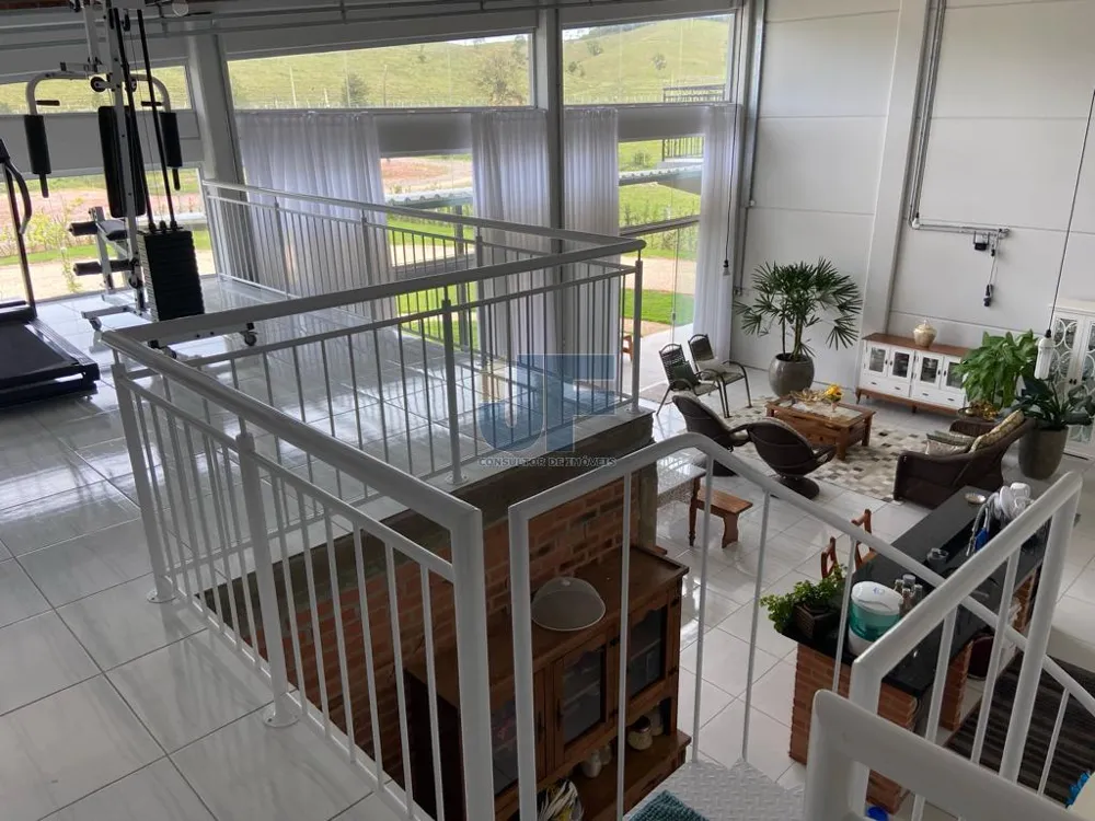 Vende-se um belíssimo Sítio/Chácara no centro da cidade de Itajaí. Com área tota