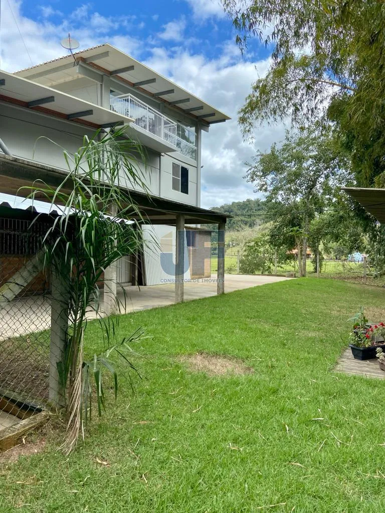 Vende-se um belíssimo Sítio/Chácara no centro da cidade de Itajaí. Com área tota