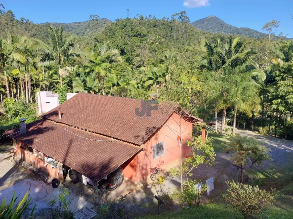 Esse sítio no bairro Limeira, em Brusque/SC, é uma excelente opção.