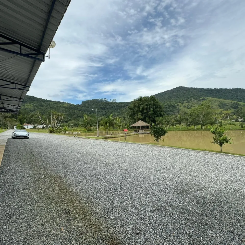  Sítio de Alto Padrão à Venda em  Camboriú – SC