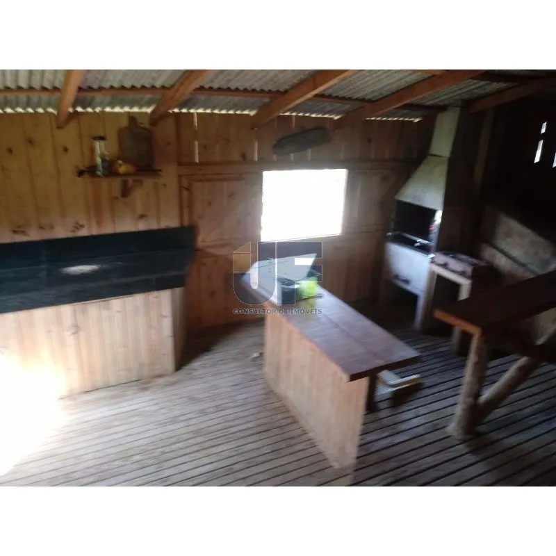 Excelente sitio na vila das Pedras em Camboriú. Possui 8.000 m² de área