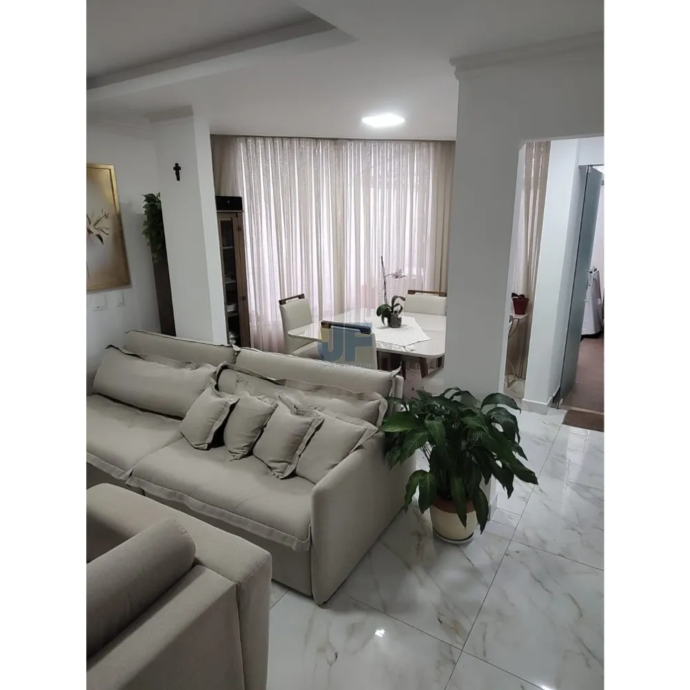 Maravilhoso Sobrado Mobiliado no Centro de Balneário Camboriú Localização privilegiada